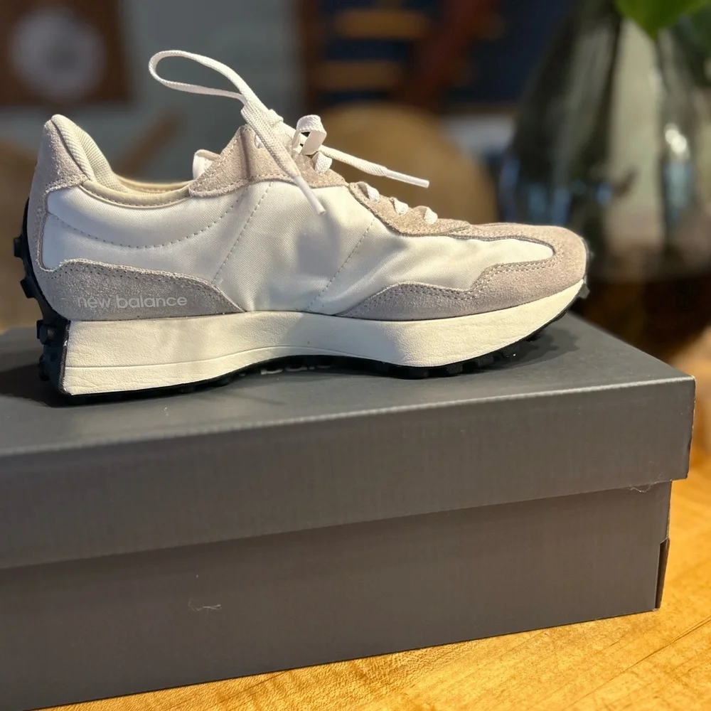 NEW BALANCE 327 Women's Sneakers Shoes White with Black 7.5 - Picture 3 of 14